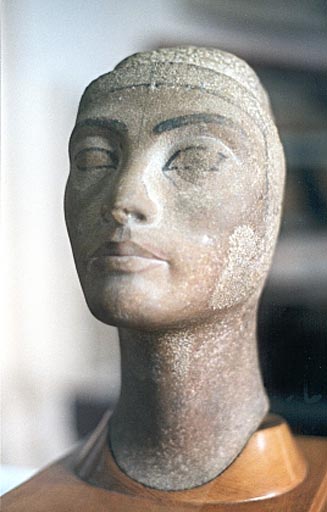 Голова царицы Нефертити. XVIII династия, ок. 1365–1349 гг. до н.э.