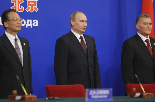 Премьер РФ Владимир Путин обратил свой взор на масс-культуру: он предложил организовать в Азии попсовый конкурс «Интервидение».