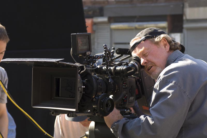 Ридли Скотт на съемках фильма «Американский гангстер» (2007)