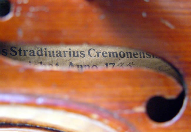 29 октября в Большом зале Московской консерватории пройдет концерт, на котором исполнители мирового уровня сыграют на старинных инструментах, включая скрипки Страдивари и Гварнери.