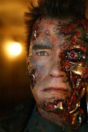 Режиссер Джозеф Макгинти Никол подтвердил, что в фильме «Терминатор: Да придет спаситель» появится робот в исполнении Арнольда Шварценеггера.