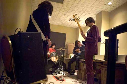 Группа, возродившая интерес к гаражному року в начале 2000-х, возвращается к публике. The Strokes приступили к работе над своим новым альбомом.