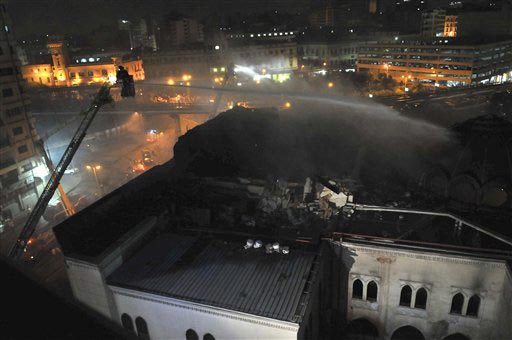 Огнем уничтожен главный зал каирского Национального театра, здание которого было недавно отремонтировано. Причиной пожара, предположительно, было короткое замыкание в системе кондиционирования.