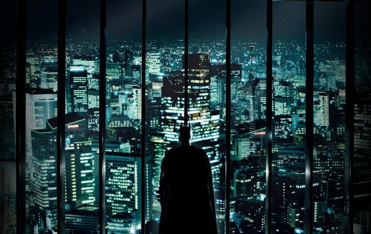 «Темный рыцарь» (The Dark Knight) стал самым кассовым фильмом последних лет, собрав в Америке более $300 млн за первые десять дней проката. Вторые выходные принесли продолжению истории о супергерое Бэтмене $75,6 млн.