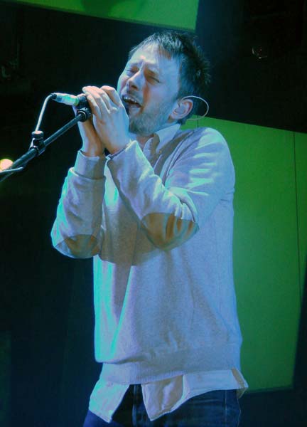 Фронтмен Radiohead Том Йорк, а также Kings of Leon могут записать песни для саундтрека к «Новолунию» — второму фильму по мелодраматической вампирской франшизе «Сумерки».