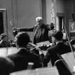 Ральф Воан-Уильямс дирижирует оркестром Бойда Нила. 1950-е