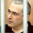 Михаил Ходорковский получил 12 суток карцера за то, что дал Б. Акунину интервью, опубликованное в октябрьском номере журнала Esquire. Писатель прокомментировал произошедшее в интервью OPENSPACE.RU.