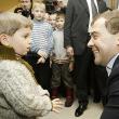 Президент Медведев поддержал идею о преподавании в школах России основ религиозной культуры, истории религии и основ светской этики. При этом преподавать их должны только светские педагоги.