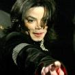 Reuters распространил от имени Майкла Джексона заявление, в котором певец опровергает слова своего старшего брата. Майкл якобы не собирается воссоединяться с The Jackson 5, а будет записываться и выступать самостоятельно.