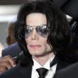 50-летний «король поп-музыки» Майкл Джексон возвращается в шоу-бизнес. Во всяком случае, об этом пишет британский таблоид Daily Star, по данным которого в 2009 году Джексон выпустит новый альбом и поедет в мировое турне.