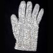 Знаменитая перчатка со стразами, которая принадлежала Майклу Джексону, была продана на аукционе в Нью-Йорке за $350 тысяч. Теперь ее увезут в «азиатский Лас-Вегас».