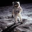 Высадка американских астронавтов на Луну в 1969 году была признана в Британии самым запомнившимся телесюжетом. Об свидетельствует опрос, проведенный среди 3 тысяч респондентов по заказу компании Sony.