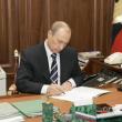 Премьер-министр РФ Владимир Путин дебютировал в российской прессе в качестве журналиста. Он написал для «Русского пионера» колонку «Почему трудно уволить человека».