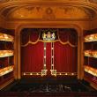Лондонская Королевская опера объявила конкурс на либретто для оперы среди пользователей системы микроблогов Twitter. Премьера отрывков из новой оперы состоится в сентябре на сцене Ковент-Гарден.