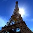 На аукционе в Париже была продана часть Эйфелевой башни весом 700 кг. За нее отдали 80,5 тысяч евро, и это в два с лишним раза меньше, чем было заплачено за похожий элемент башни, проданный ранее в этом году.