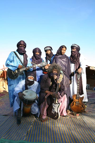 Британский журнал Uncut объявил лауреата своей премии Uncut Music Award. Альбомом года стал диск «Imidiwan: Companions» туарегских этно-рокеров Tinariwen, которые победили Kings of Leon и Боба Дилана.