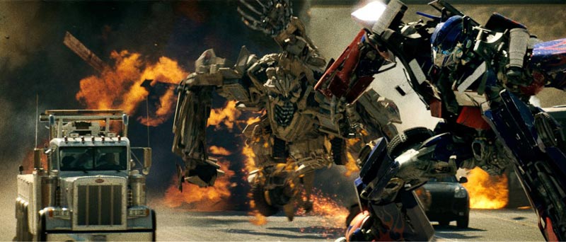 Режиссер Майкл Бэй заявил, что третья часть фильма «Трансформеры» про гигантских роботов выйдет в 2012 году. Ранее сообщалось, что фильм выйдет в 2011-м.