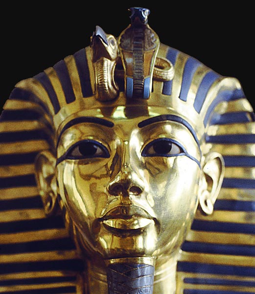 Золотая маска фараона Тутанхамона. XIV век до н.э. (из собрания Каирского национального музея)