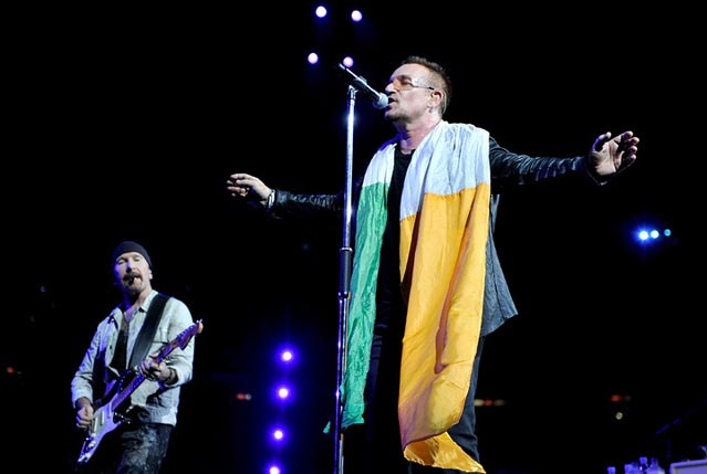 На официальном сайте ирландских монстров рока U2 появилась информация о том, что в следующем году группа даст концерт в РФ. До сих пор U2 еще никогда не приезжали в Россию.