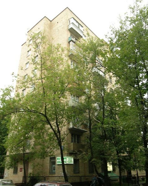 Дом 9 по ул. Усиевича, где располагается редакция журнала «Искусство кино»