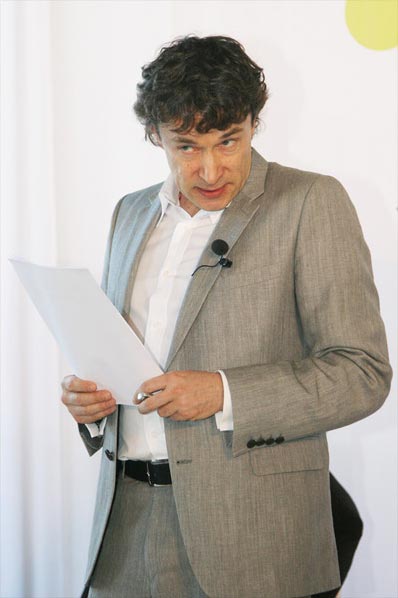 Владимир Яковлев на презентации проекта «Сноб». Апрель 2008 года