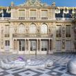 Версаль отказывается от современного искусства