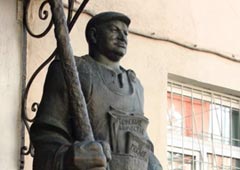 Статуя Юрия Лужкова работы Зураба Церетели