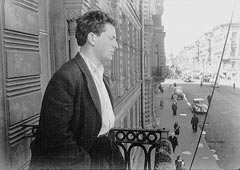 Иосиф Бродский на балконе дома Мурузи.
Фото Михаила Мильчика. 1963