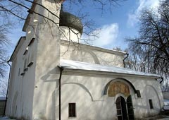 Спасский собор  Мирожского монастыря  в Пскове (XII век) с сохранившимися фресками домонгольского периода отнесен к первой категории храмов