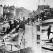Прохожий, весной 1838 года остановившийся на несколько минут на парижском бульваре для того, чтобы почистить обувь, по всей видимости, стал первым в истории фотографии человеком, запечатленным на снимке.