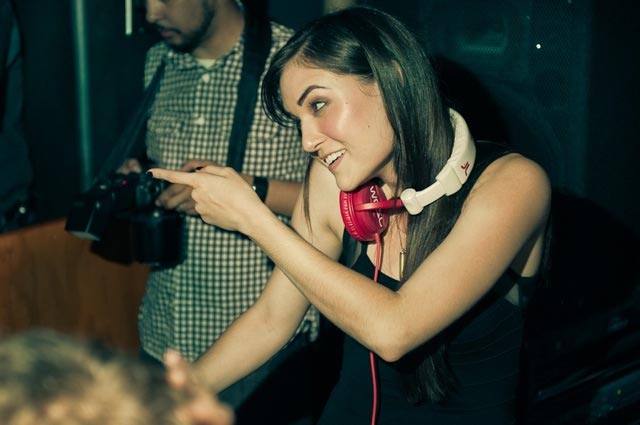 Саша Грей, одна из наиболее известных порноактрис современности, вместе со своей группой aTelecine выпустила первый лонгплей «A Cassette Tape Culture». Стилистически aTelecine тяготеют к индастриалу 80-х, в особенности к KMFDM и Throbbing Gristle.