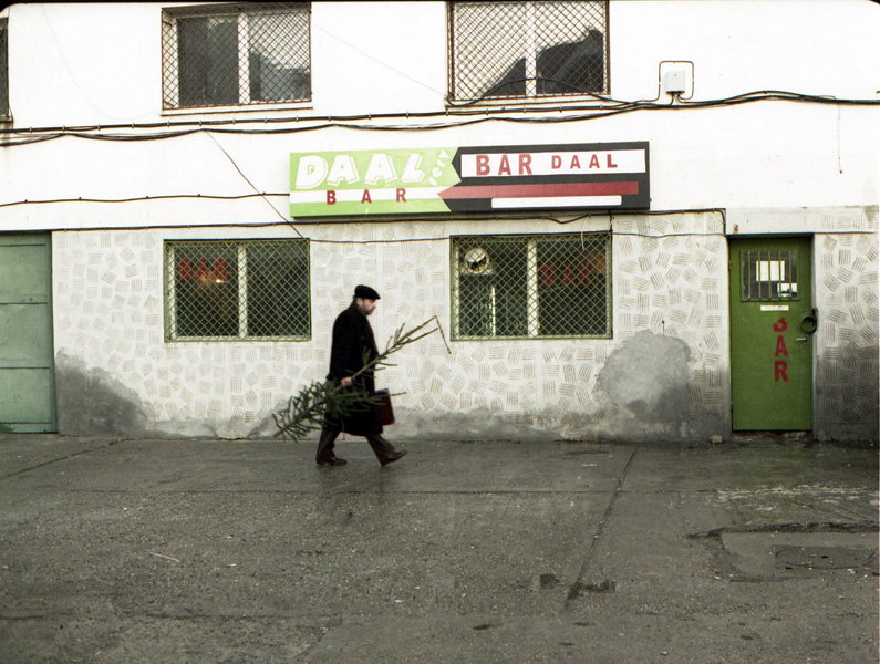 Кадр из фильма «12:08 к востоку от Бухареста» («Была или не была?»)