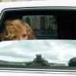 Алла Пугачева в своём лимузине "Линкольн". 01.07.1997 