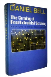Четвертое издание (1976) книги Дэниела Белла «Грядущее постиндустриальное общество»