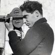 Роберт Капа снимает фильм во время Гражданской войны в Испании. 1938 