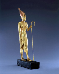 Статуя Тутанхамона, идущего с посохом 