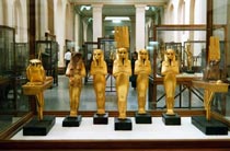 В одном из залов Каирского музея