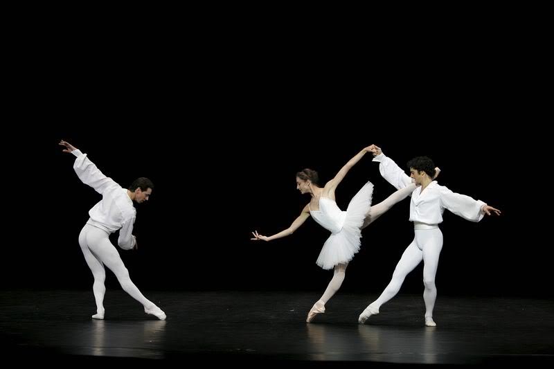 Сцена из балета «Сюита в белом»