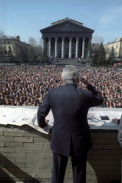 Фотография с выставки «Борис Ельцин и его время» в Московском Мультимедиа Арт Музее «Московский Дом фотографии» 
