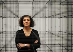 Мона Хатум на своей выставке в Берлинской академии художеств, 30 июля 2010 года