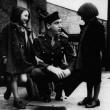 Роберт Капа. Американский офицер и сироты, удочеренные его подразделением, 1943