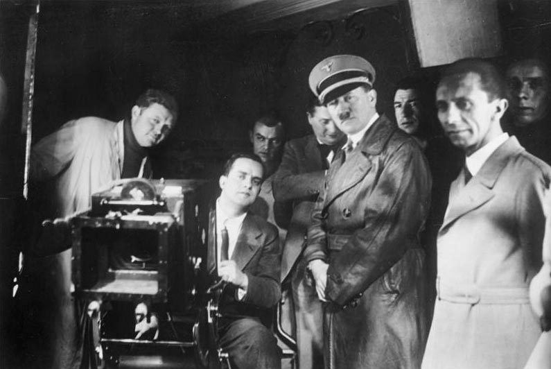 Гитлер и Геббельс на съемках фильма в киностудии  UFA . 1935