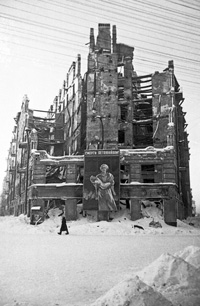 Ленинград. Дом на Лиговке после бомбежки. 1942 