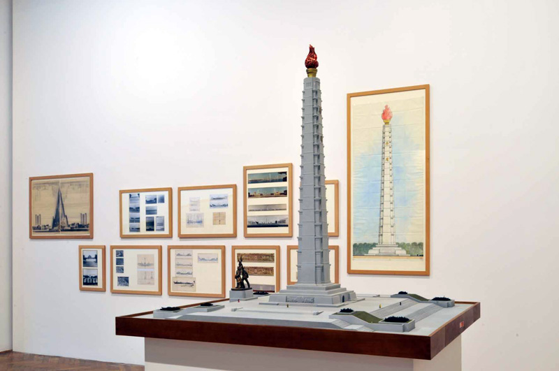 Вид экспозиции «Искусство и архитектура КНДР» в музее MAK. 2010
