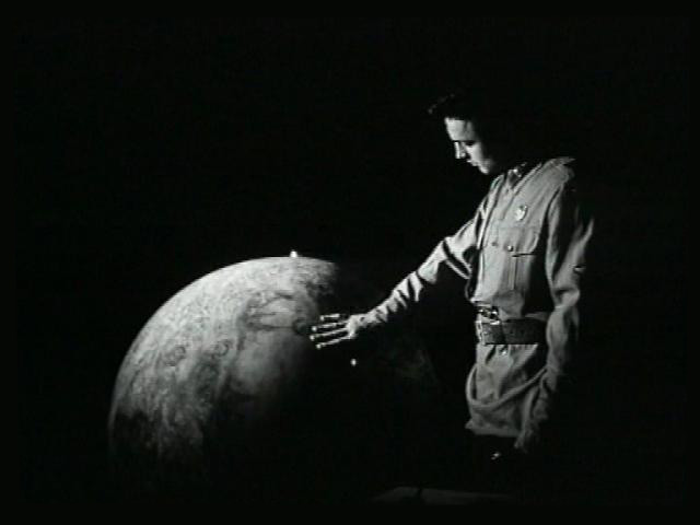 Кадр из фильма «Первые на луне» 