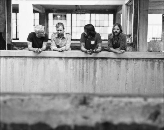 Группа Foo Fighters уже 16 апреля, ко Дню музыкального магазина, выпустит альбом кавер-версий известных песен под названием «Medium Rare».