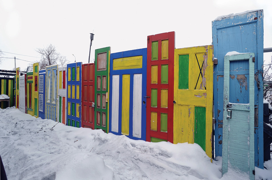 Дамир Муратов. Забор-Doors. 2010. Фотография