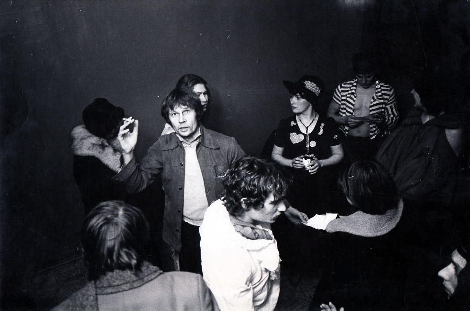 Евгений Харитонов в своей студии. 1977 