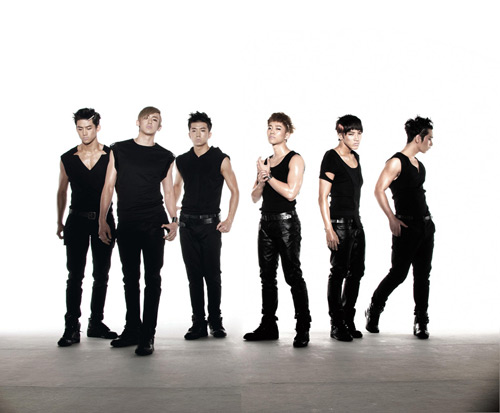 2PM в нынешнем составе из шести человек 
