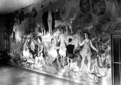 Несмотря на то, что «Радость жизни» 23 года демонстрировалась в публичном месте, ни одной цветной фотографии фрески Герхарда Рихтера не сохранилось